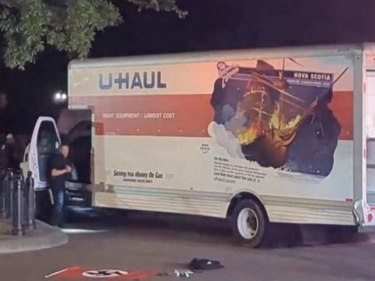 Conductor choca su camión contra barrera cerca de la Casa Blanca