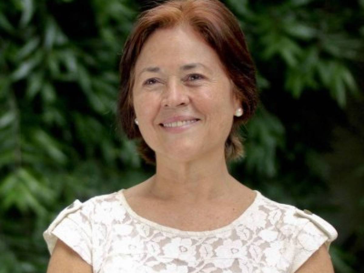 María E. Brizuela: Salvadoreña, pionera en muchos caminos