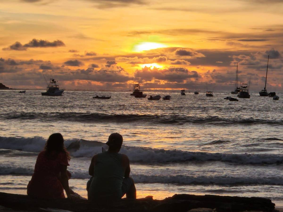 Playa de Costa Rica es uno de los destinos más bellos para mirar el atardecer