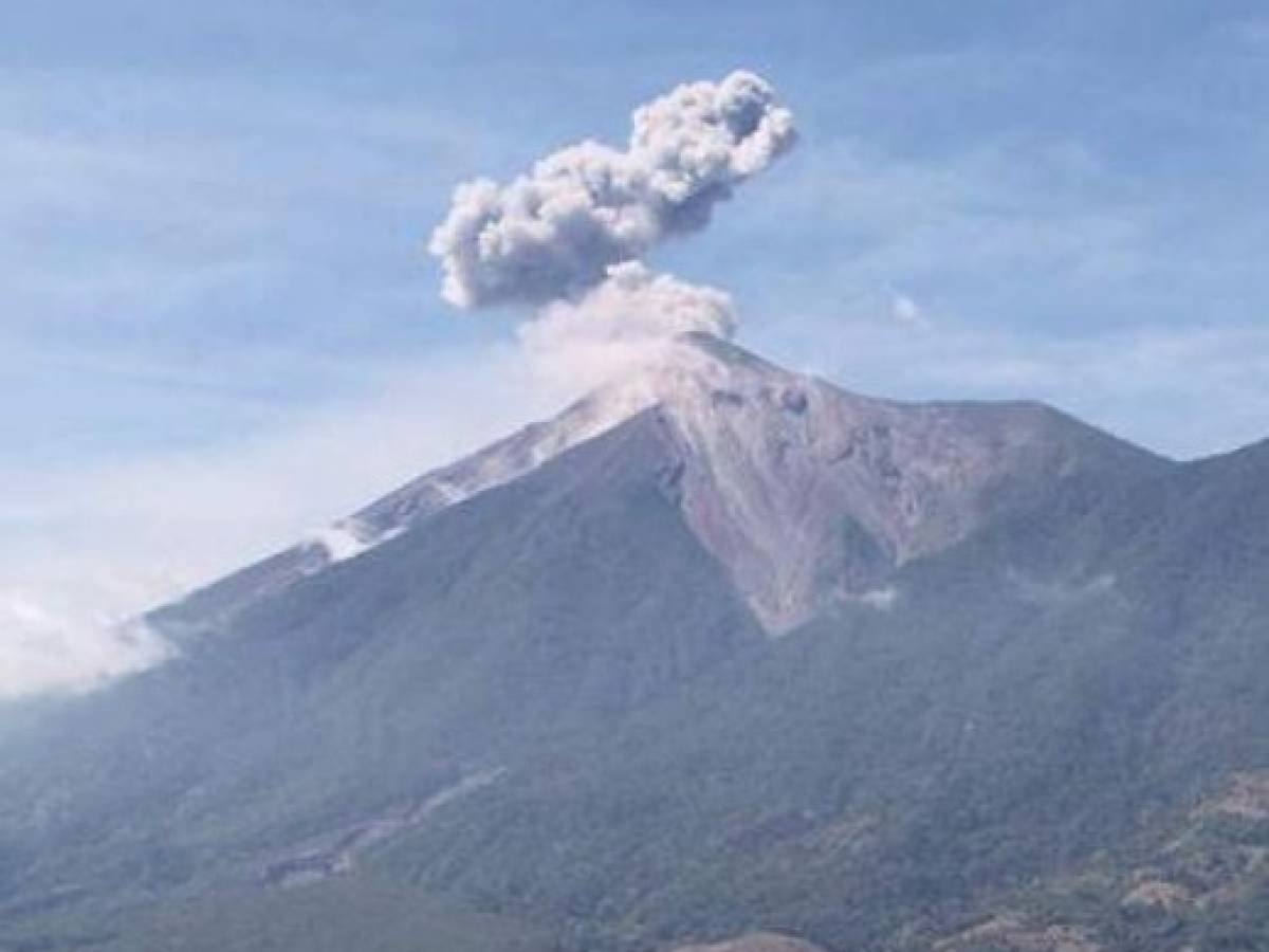 Guatemala: Volcán de Fuego mantiene explosiones débiles