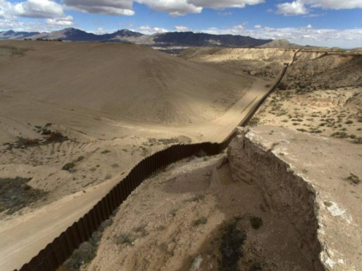 EE.UU. lanza la convocatoria para construir muro con México