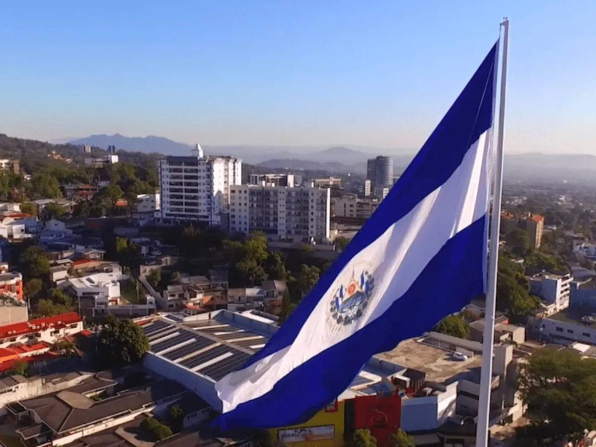 El Salvador lanza invitación de compra de bonos por US$360 millones