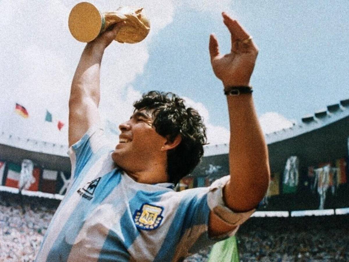 Messi, Mourinho y Ronaldinho convocan a un partido en tributo a Maradona