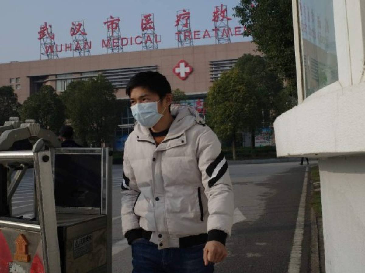 China 'no excluye' la transmisión entre humanos de nuevo virus de neumonía