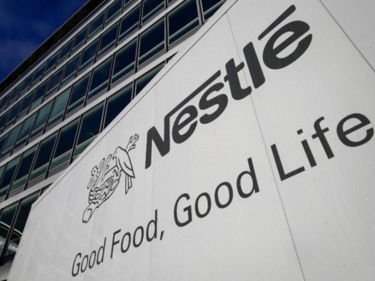 Nestlé dejará de utilizar pajillas desde febrero