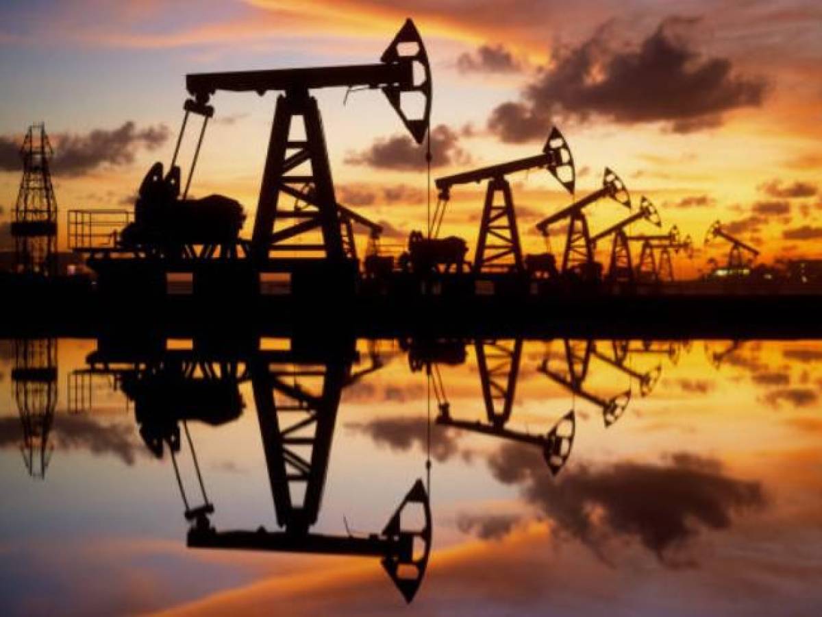Reservas de petróleo en EEUU caen más de lo esperado