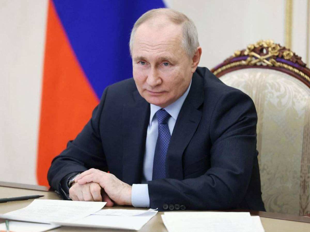 Emiten orden de detención contra Vladimir Putin, Rusia le resta importancia