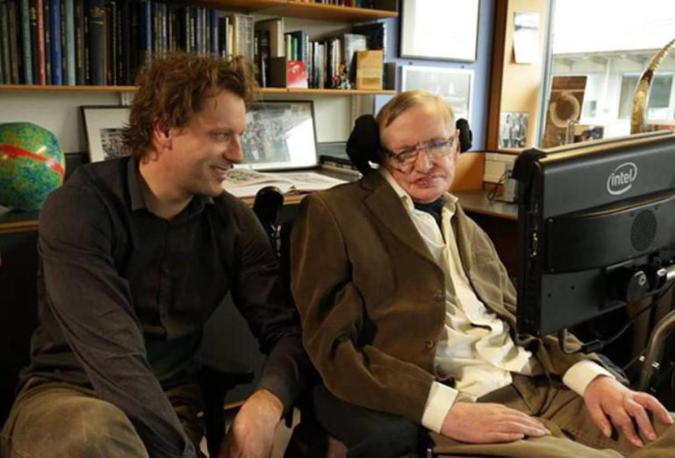 El último científico que trabajó con Hawking desvela la teoría final del físico