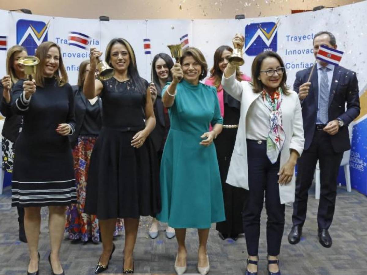 Mujeres Desafiantes de Costa Rica tocan la campana por la igualdad de género