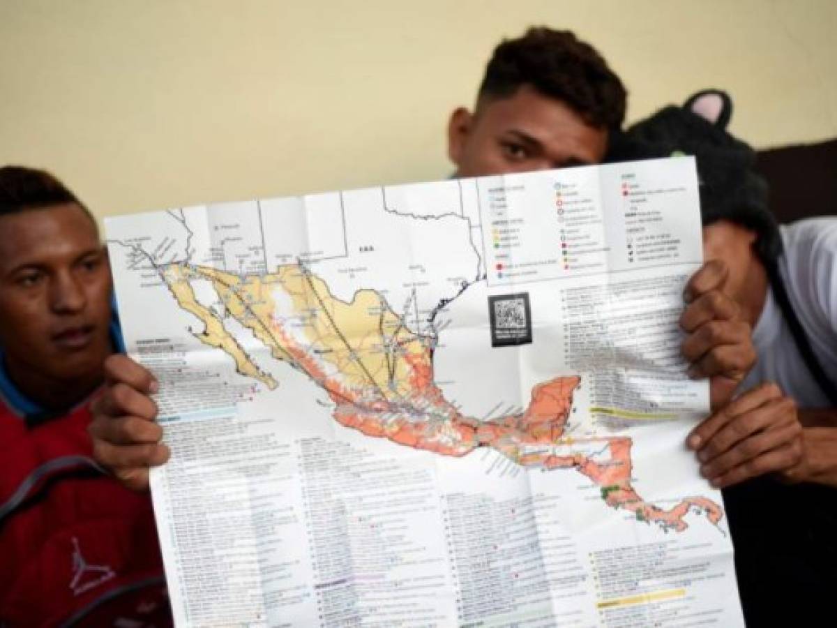 Otros, sin embargo, han optado por regresar a Guatemala desanimados por la férrea vigilancia que ejerce la Guardia Nacional mexicana, que incrementó su presencia en la frontera a la espera de la caravana.