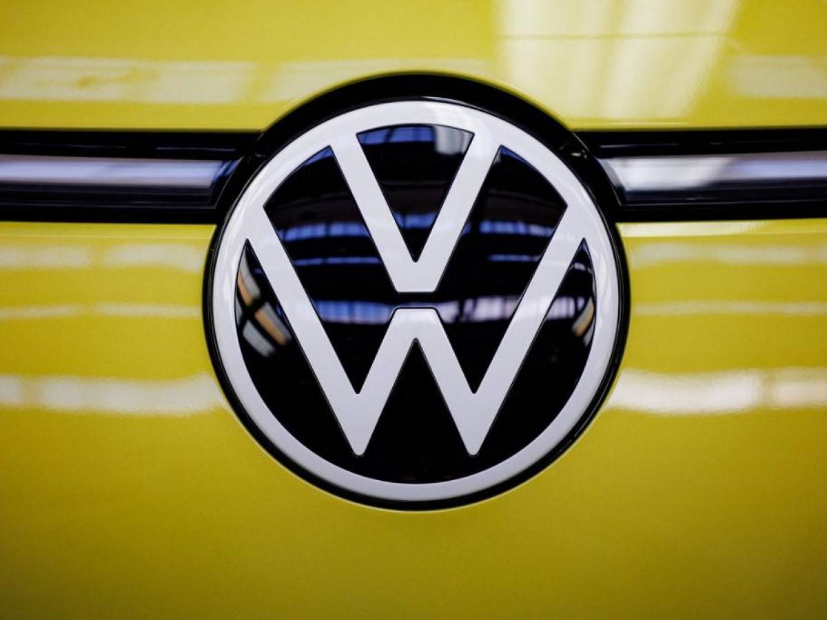Volkswagen recibe demanda por emisiones de CO2