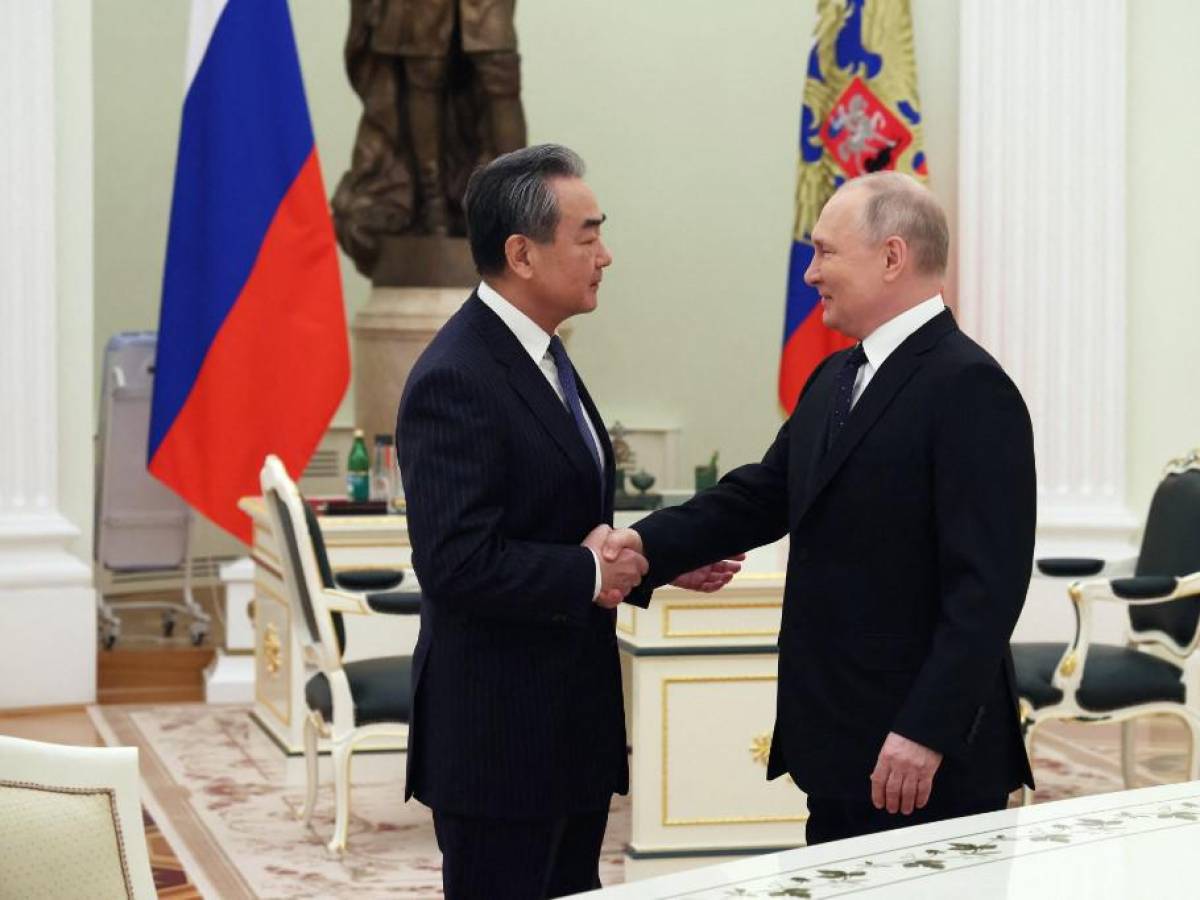 China expuso a Rusia sus ideas para una ‘solución pacífica’ del conflicto con Ucrania