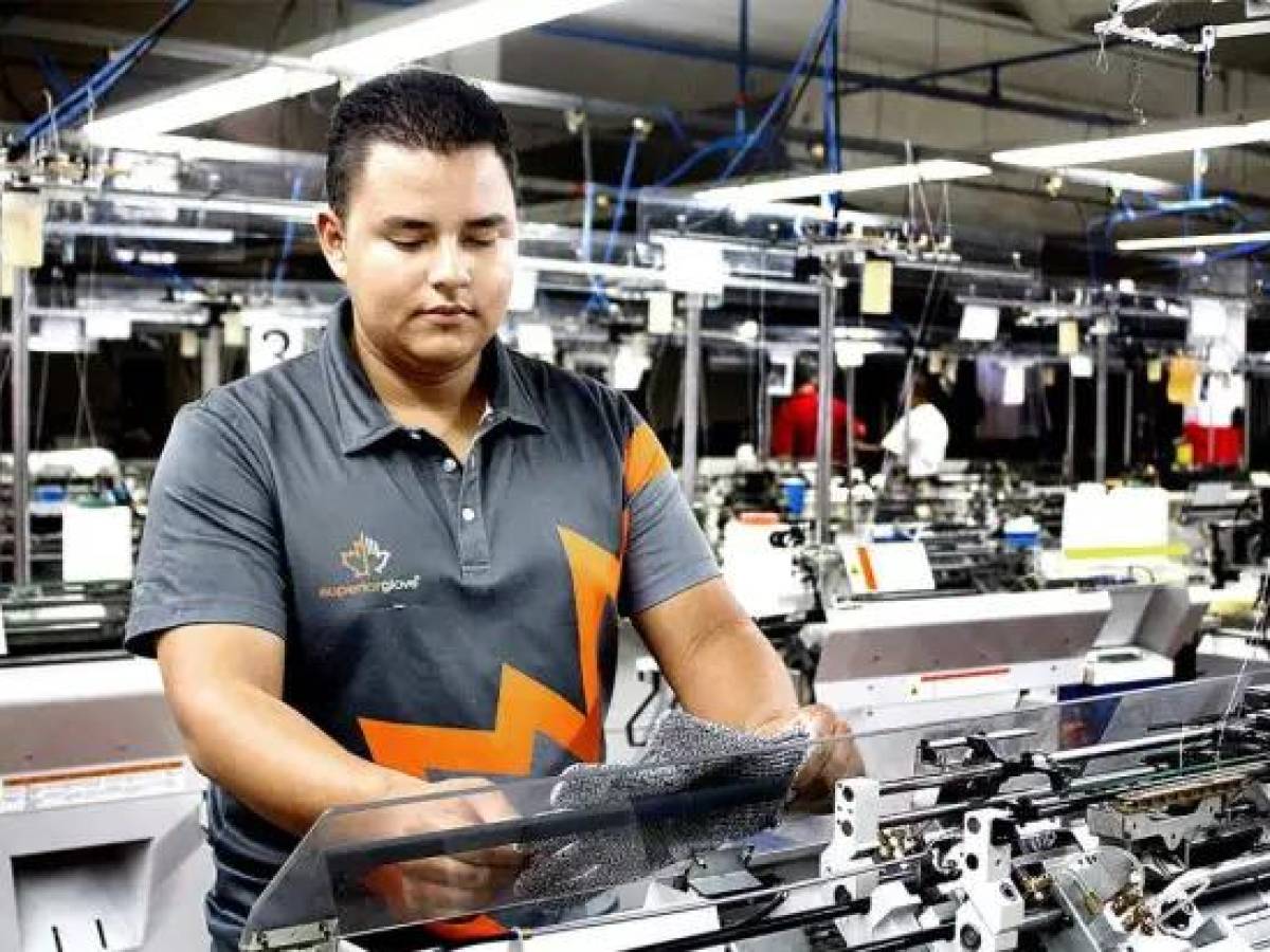 Empresa que fabrica guantes a la NASA se expande en Honduras