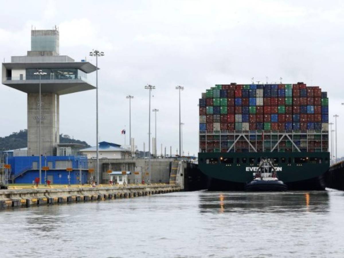 Canal de Panamá ampliado logra su tránsito 10.000