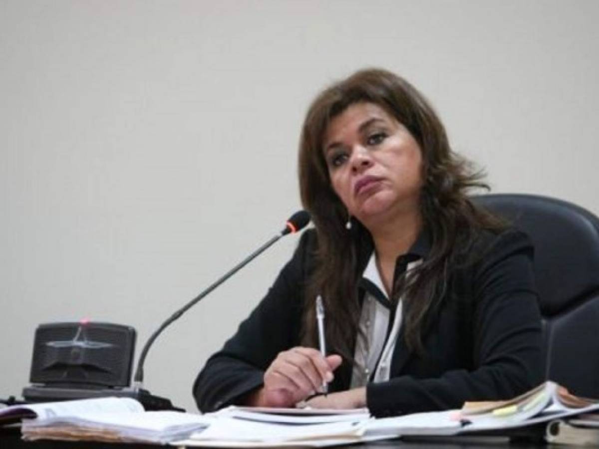 Jueza que anuló juicio a Ríos Montt, investigada por lavado