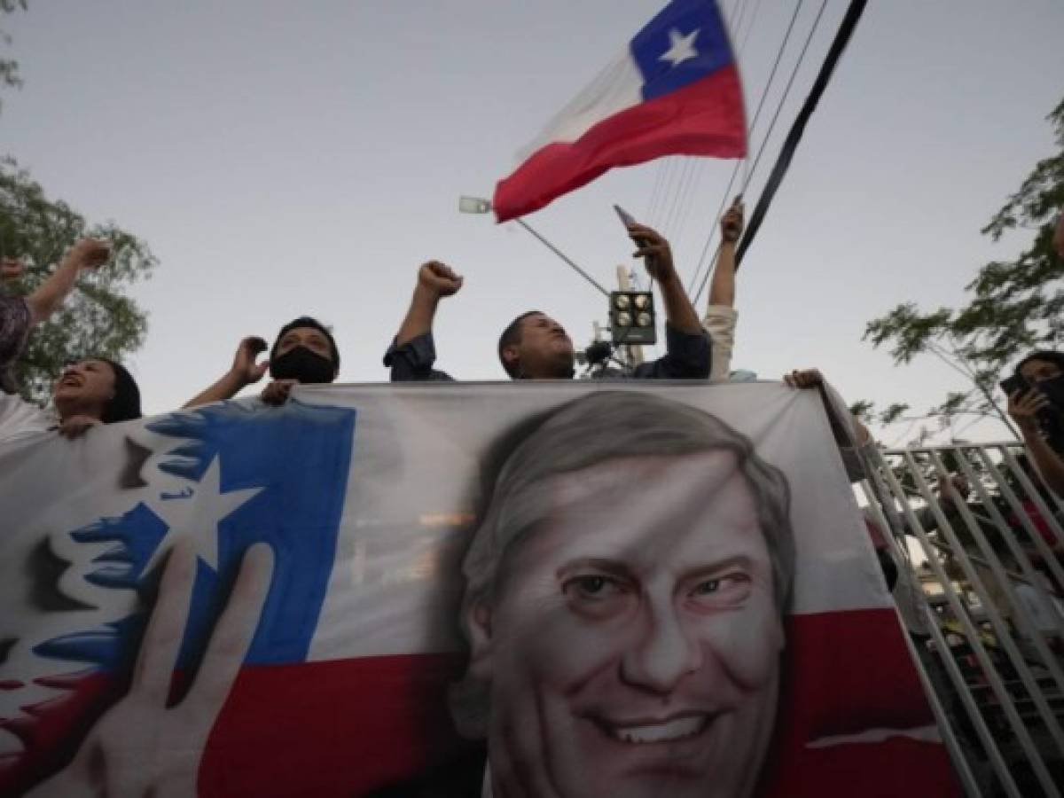 Ultraderechista Kast e izquierdista Boric pasan a segunda vuelta de presidenciales en Chile