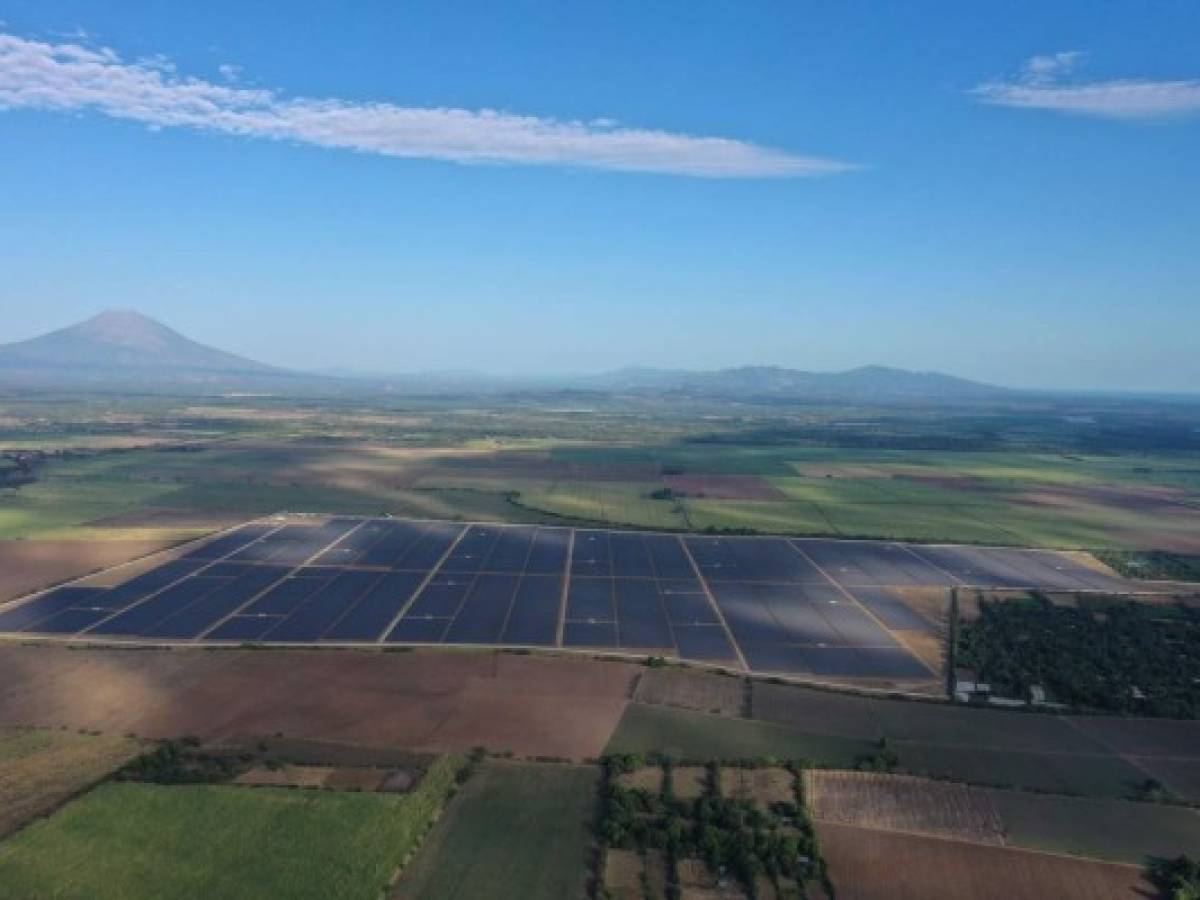 El Salvador: Planta solar ﻿Neoen instala la batería de litio más grande de la región