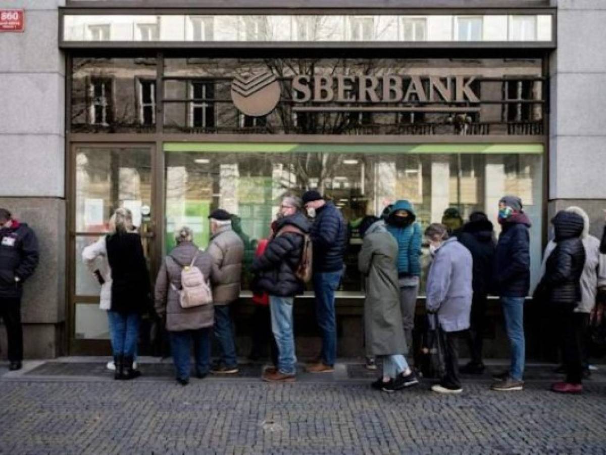 Sberbank, el principal banco ruso, sale del mercado europeo tras sanciones y cierre de filiales  