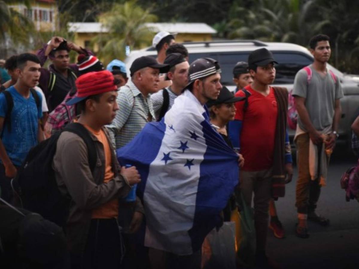 Guatemala advierte a caravana migrante que no podrá pasar 'muro' en México