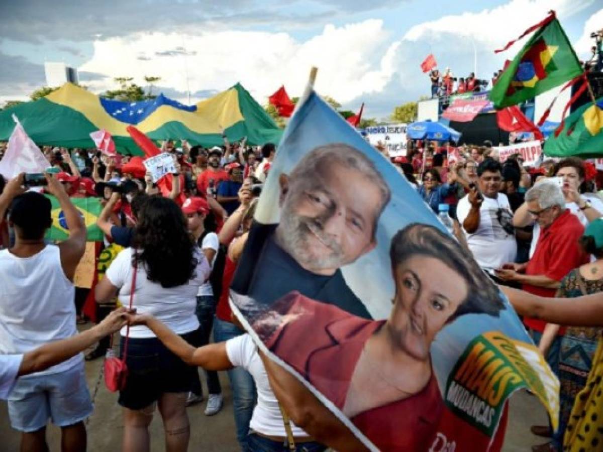 Izquierda brasileña toma la calle y abraza la causa Rousseff-Lula