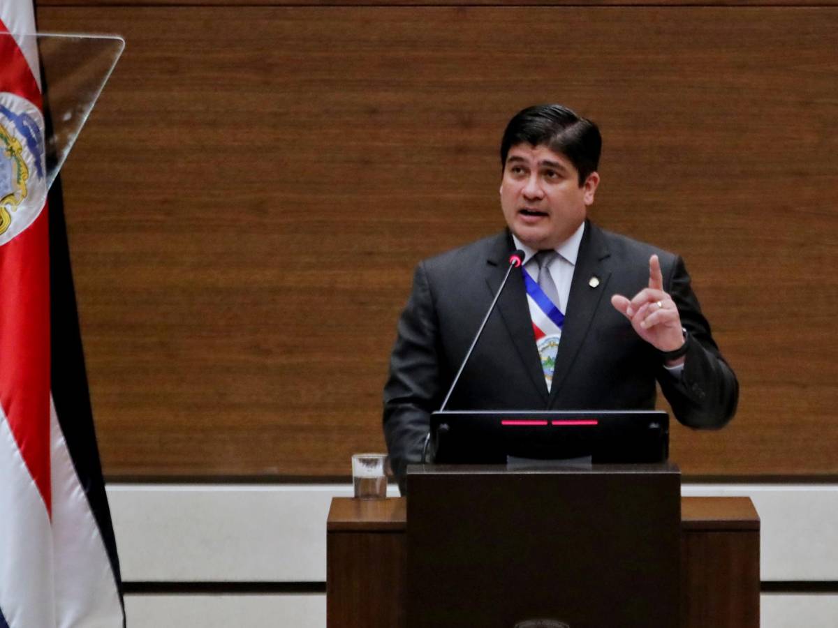 Costa Rica: Carlos Alvarado indica en su último informe que deja al país una ‘ruta de despegue’ con entidades ‘eficientes’ y diputados lo cuestionan