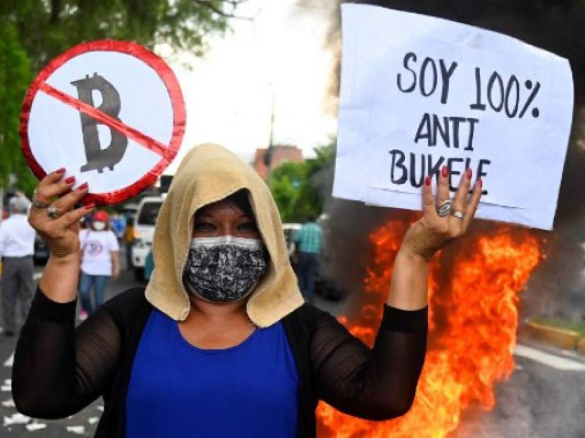 El Salvador aprende por qué no se usa el bitcoin como moneda para transacciones diarias