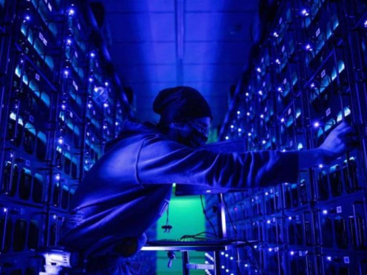 An engineer inspects mining rigs mine the Ethereum and Zilliqa cryptocurrencies at the Evobits crypto farm in Cluj-Napoca, Romania, on Wednesday, Jan. 22, 2021. The worlds second-most-valuable cryptocurrency, Ethereum, rallied 75% this year, outpacing its larger rival Bitcoin. Photographer: Akos Stiller/Bloomberg