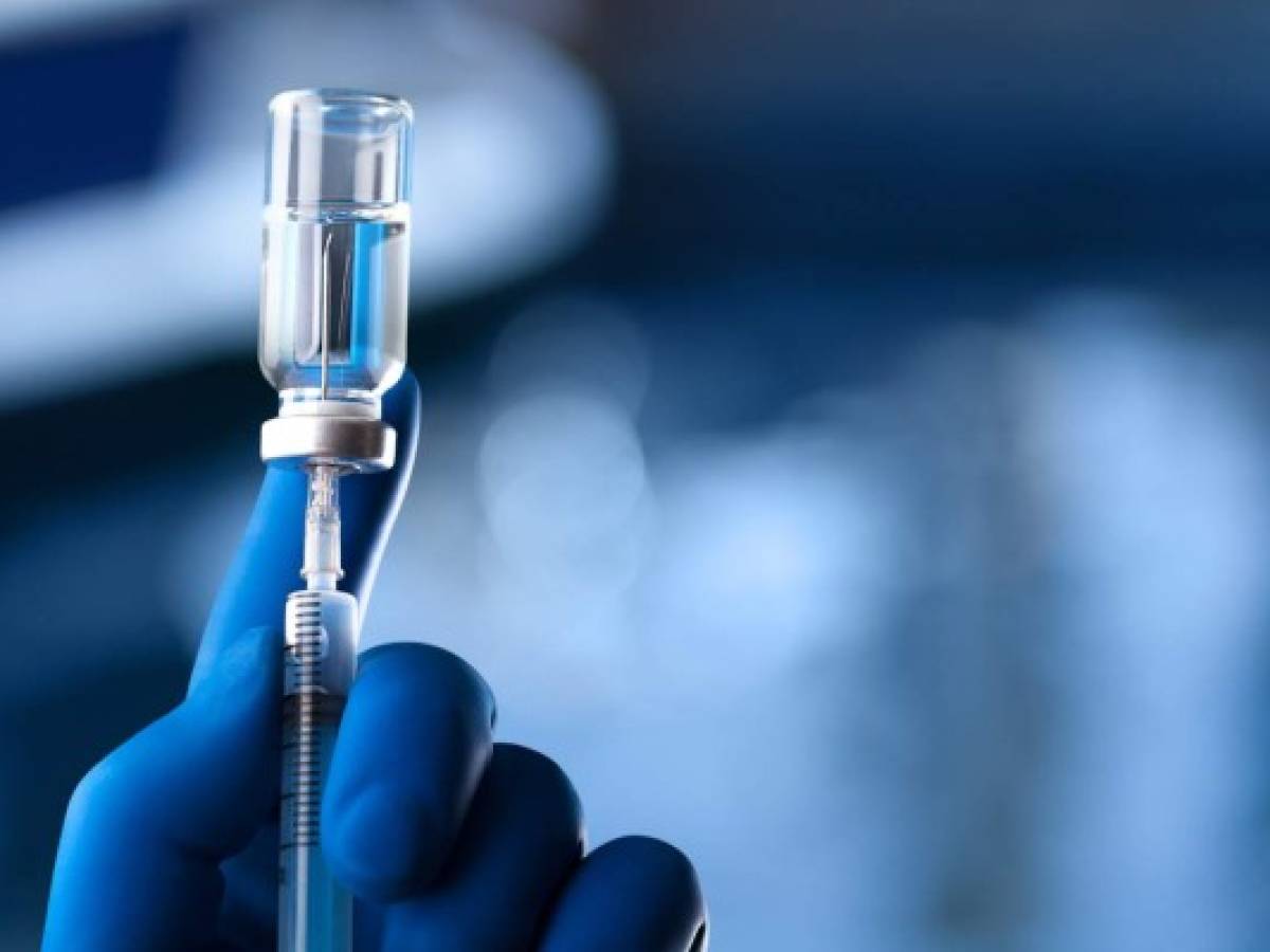Canadá aprueba mezclar vacunas COVID de AstraZeneca y Pfizer