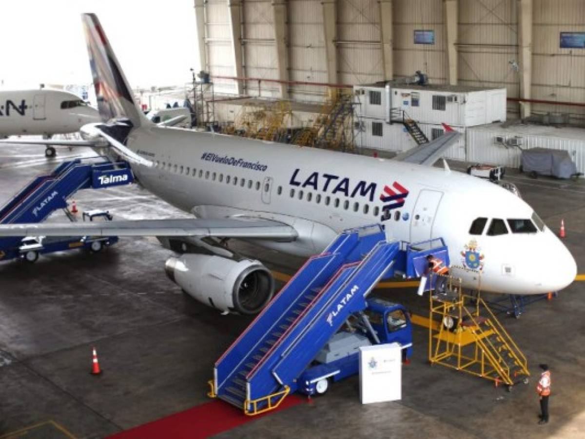 Aerolínea LATAM reduce a 95% su operación en abril