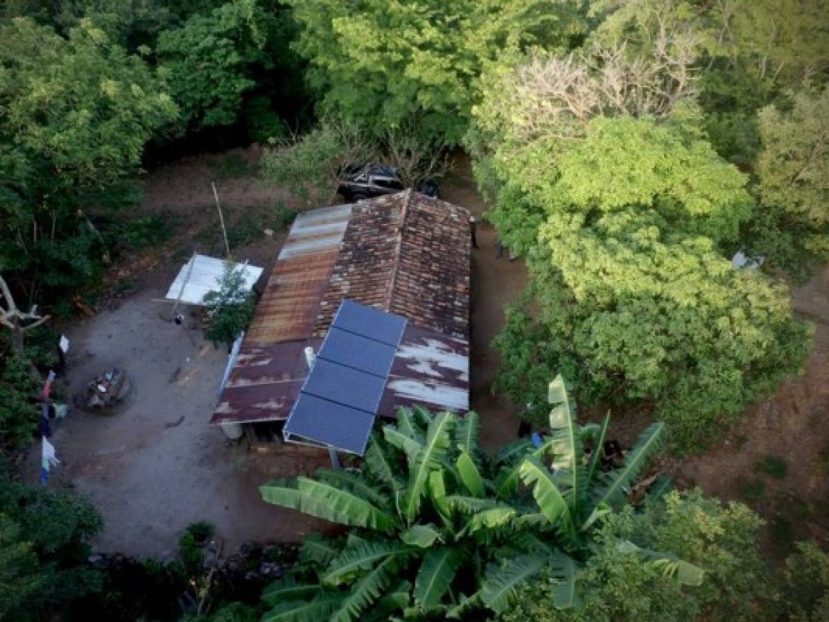 AES El Salvador inaugura proyecto de energía rural solar