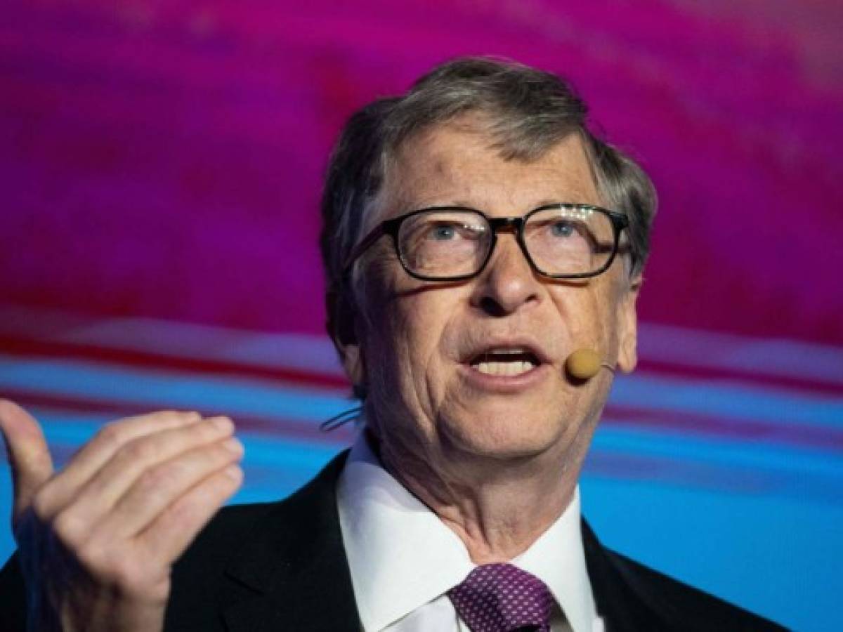 Bill Gates pide a países ricos compartir vacunas, si no 'más gente morirá'