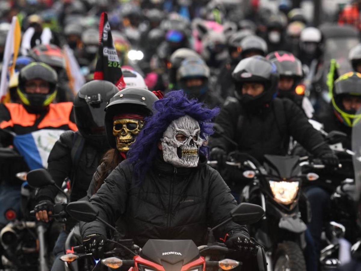 Motociclistas retoman peregrinación para venerar al Cristo Negro en Guatemala