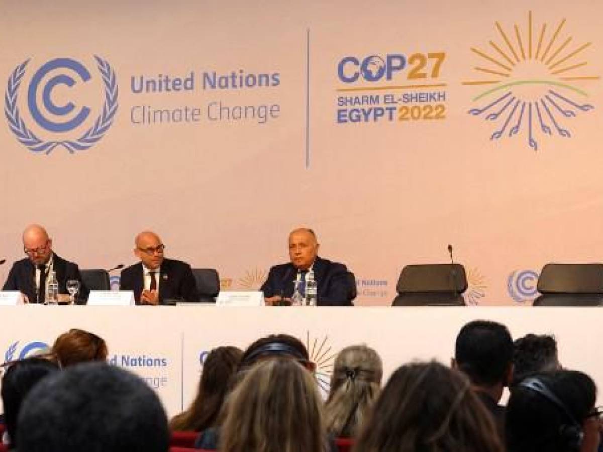 COP27 arranca en Egipto y aprueba debatir un fondo por los daños del cambio climático
