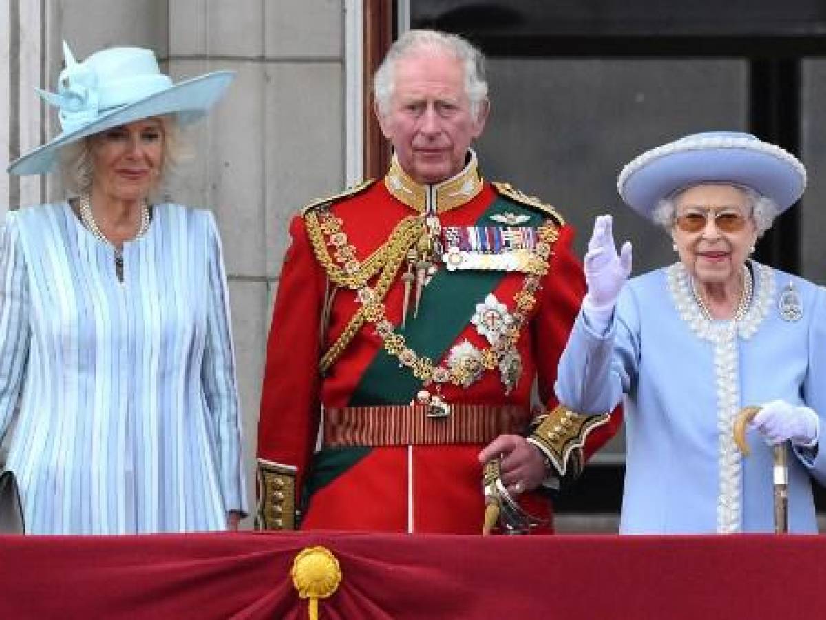 Carlos III asume la corona del Reino Unido a los 73 años