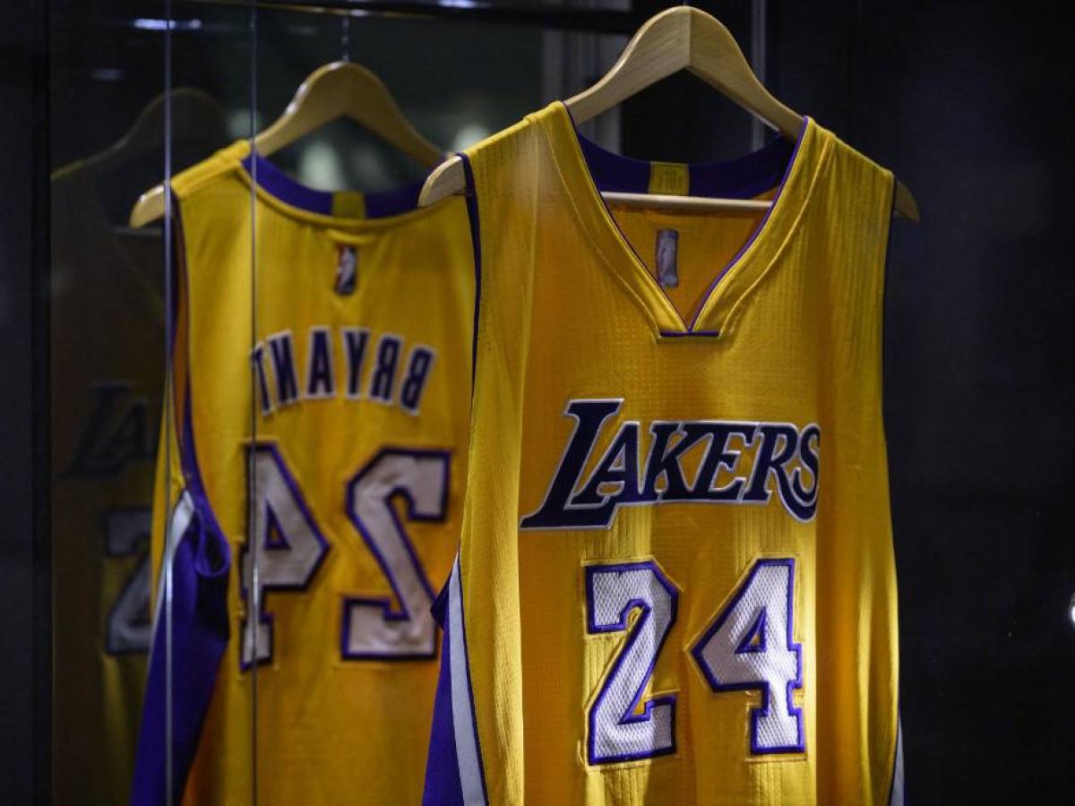 Camiseta de Kobe Bryant sale a subasta por US$5 millones