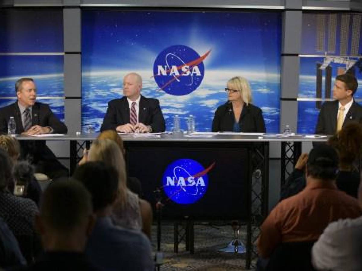 Todos se alistan en Houston para el regreso de la NASA a la Luna