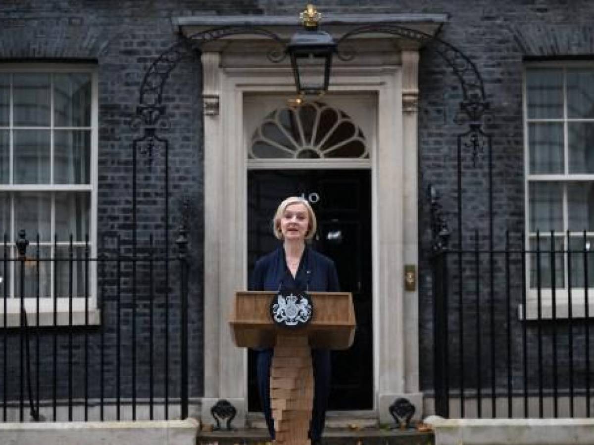 Liz Truss dimite como primera ministra de Reino Unido