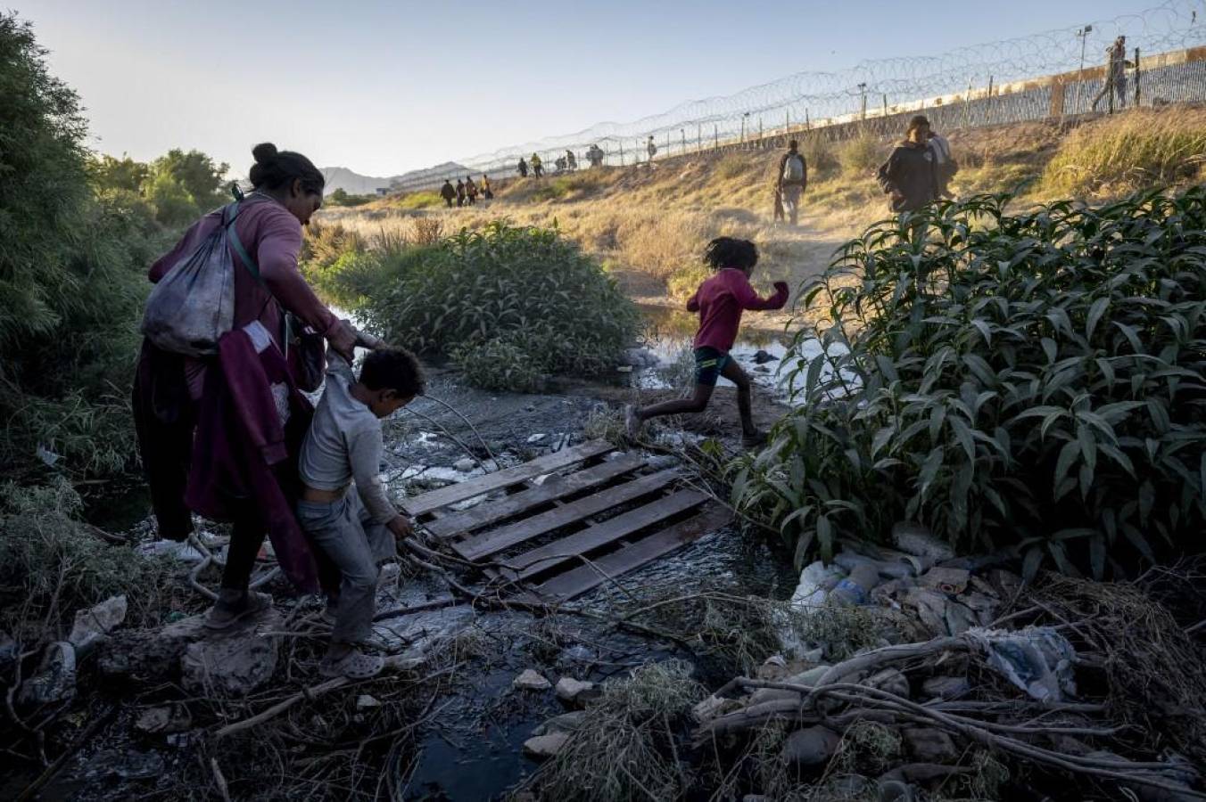 EEUU apura preparativos para llegada de migrantes cuando expire norma fronteriza