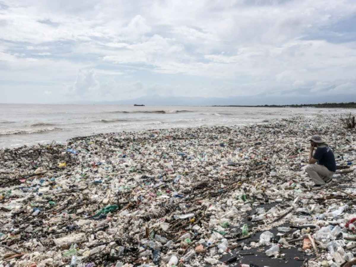 Tres estrategias para resolver la crisis de la contaminación por plásticos