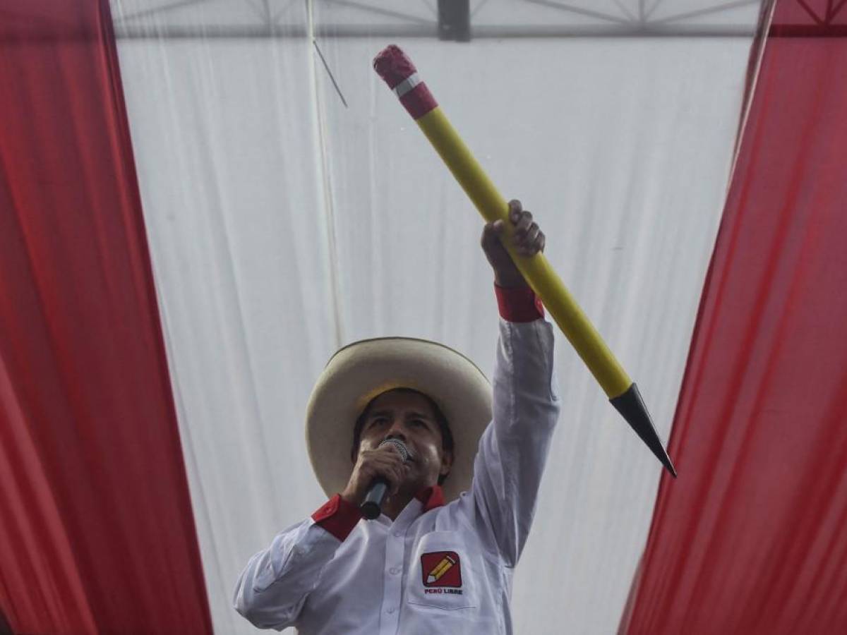 Perú: Congreso destituye al presidente Pedro Castillo