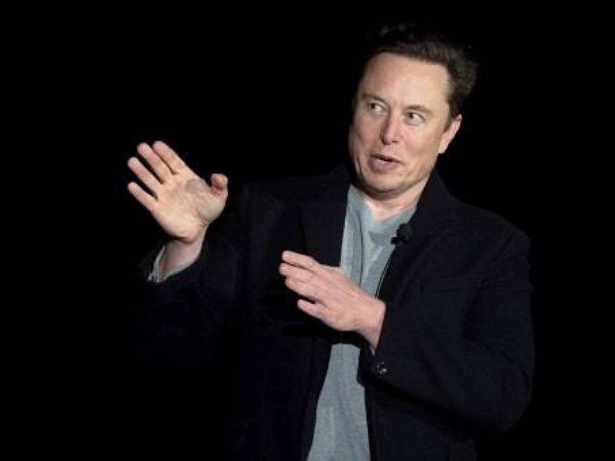 Elon Musk toma el control de Twitter y su primera acción: despedir a directivos