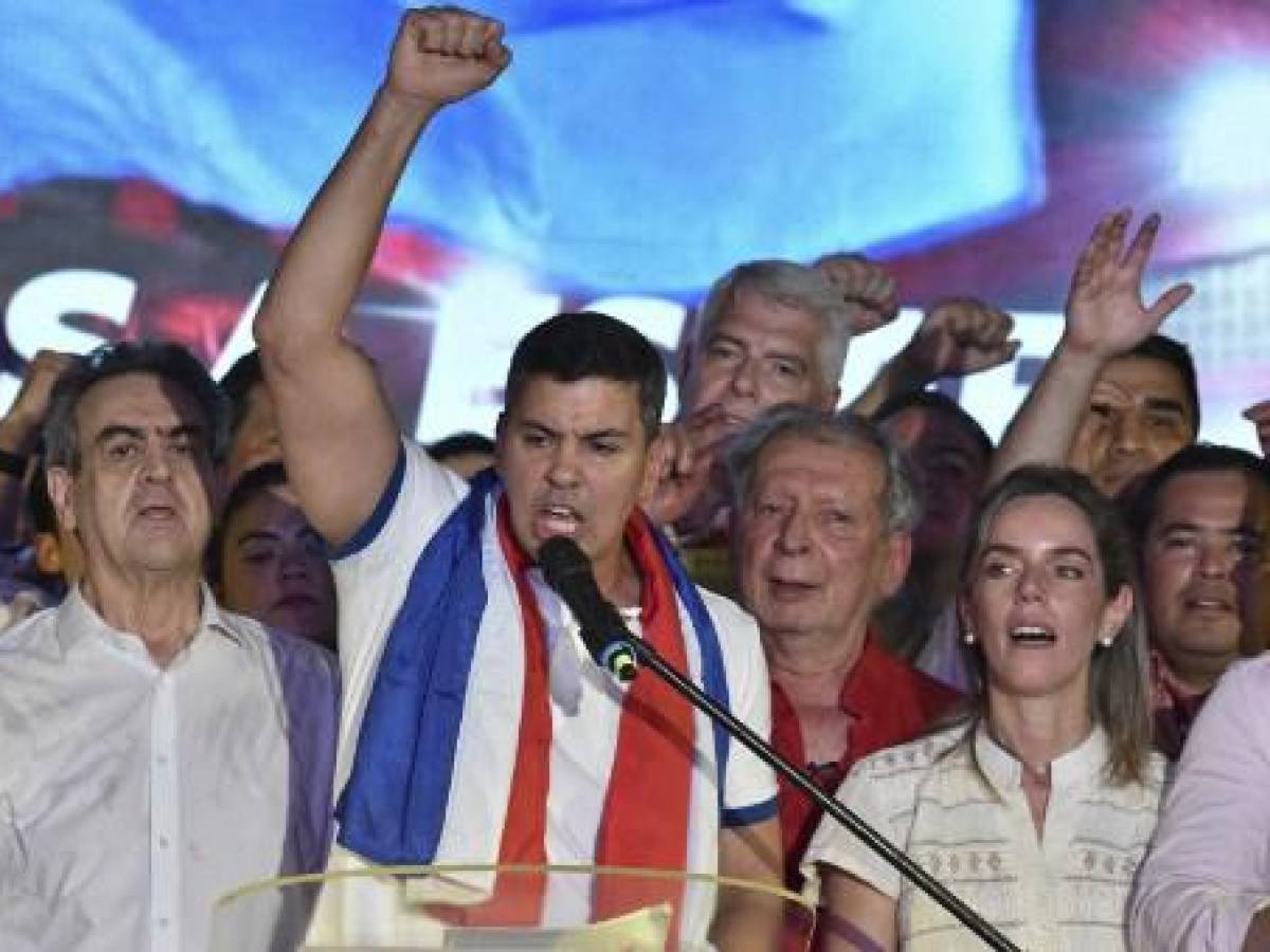 Santiago Peña, el joven economista que retuvo el poder en Paraguay