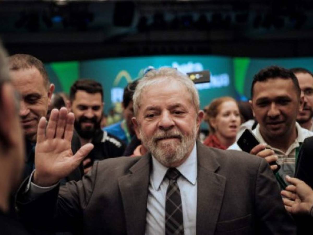 Brasil: Lula niega cargos y denuncia 'masacre' mediática