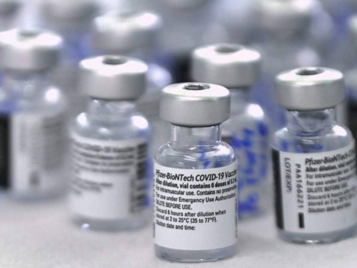 EEUU da su plena aprobación a la vacuna de Pfizer y BioNTech
