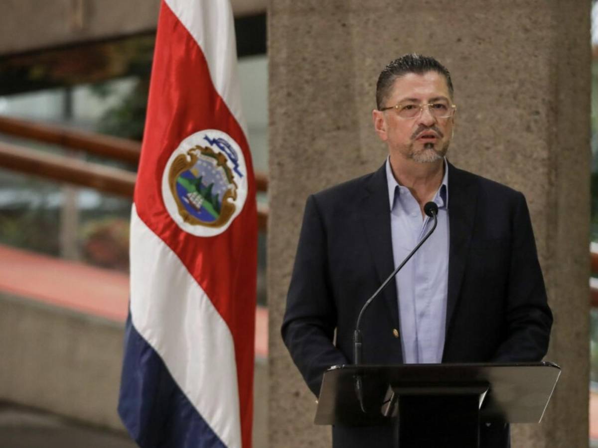 Presidente de Costa Rica ordena continuar con demanda contra Panamá ante OMC