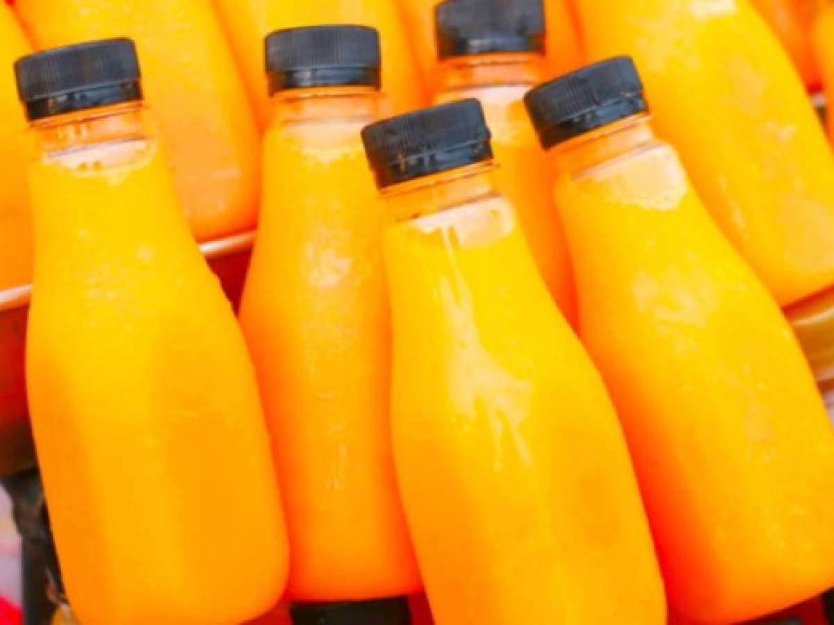 Canadá anuncia aranceles para jugo de naranja de Florida y otros productos