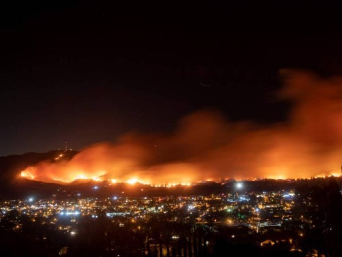 Nuevos incendios obligan a evacuaciones masivas en California