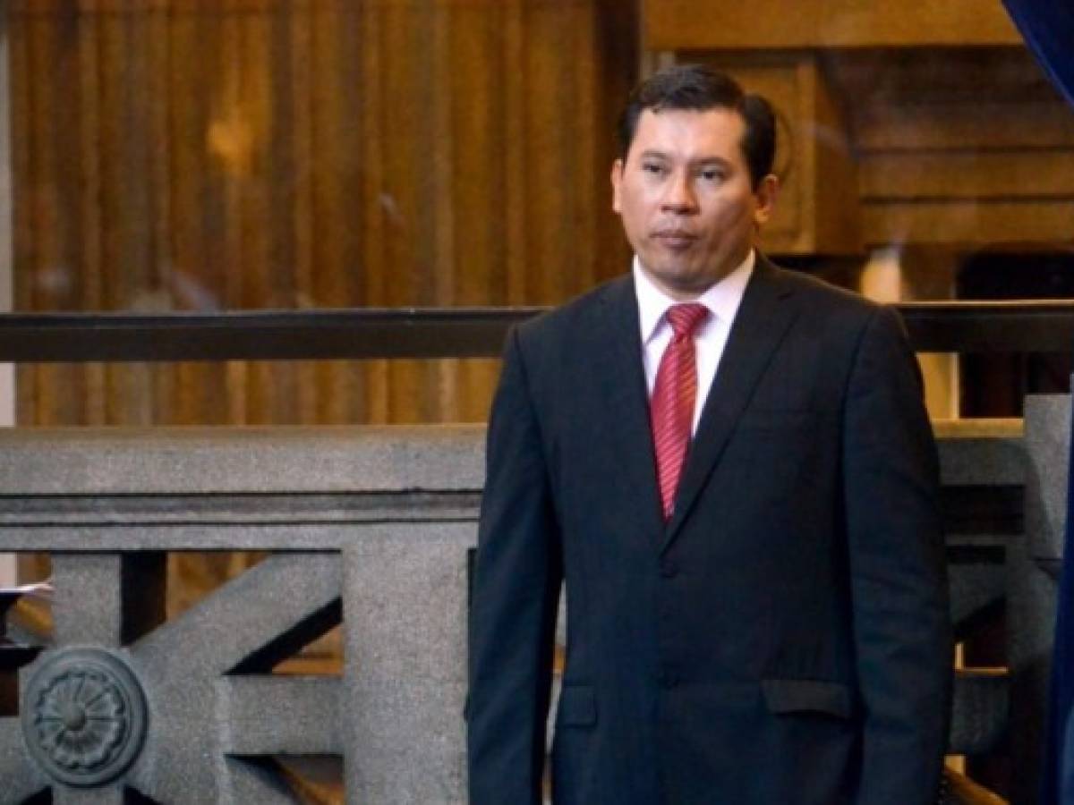 Diputado guatemalteco buscado por corrupción se entrega a la justicia
