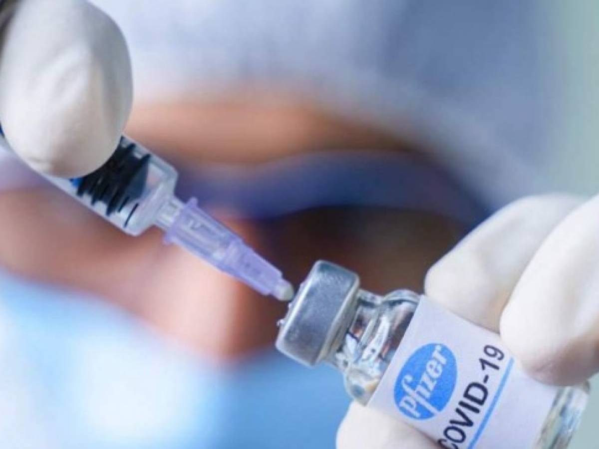 Pfizer presiona en EEUU por autorización para una tercera dosis de su vacuna