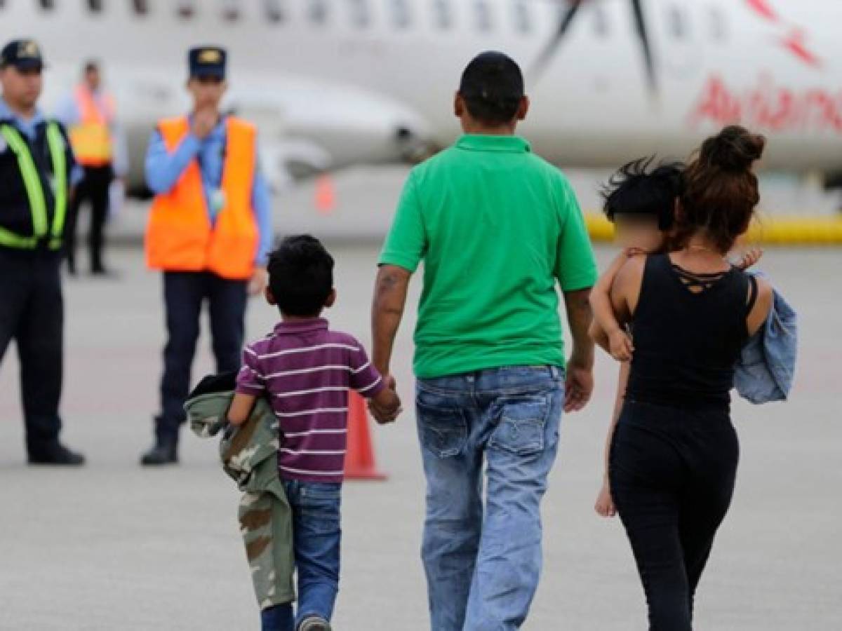 Guatemala y México deportan a más de 1.700 migrantes hondureños